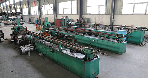 波紋<a href=http://www.leyujiaxiao.com target=_blank class=infotextkey>補(bǔ)償器</a>生產(chǎn)現(xiàn)場