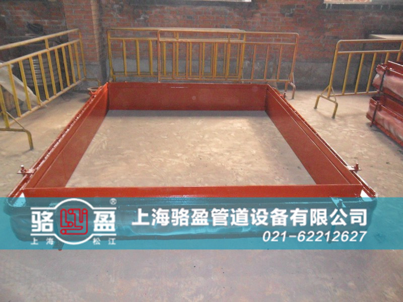 非金屬<a href=http://www.leyujiaxiao.com target=_blank class=infotextkey>補(bǔ)償器</a>生產(chǎn)車間